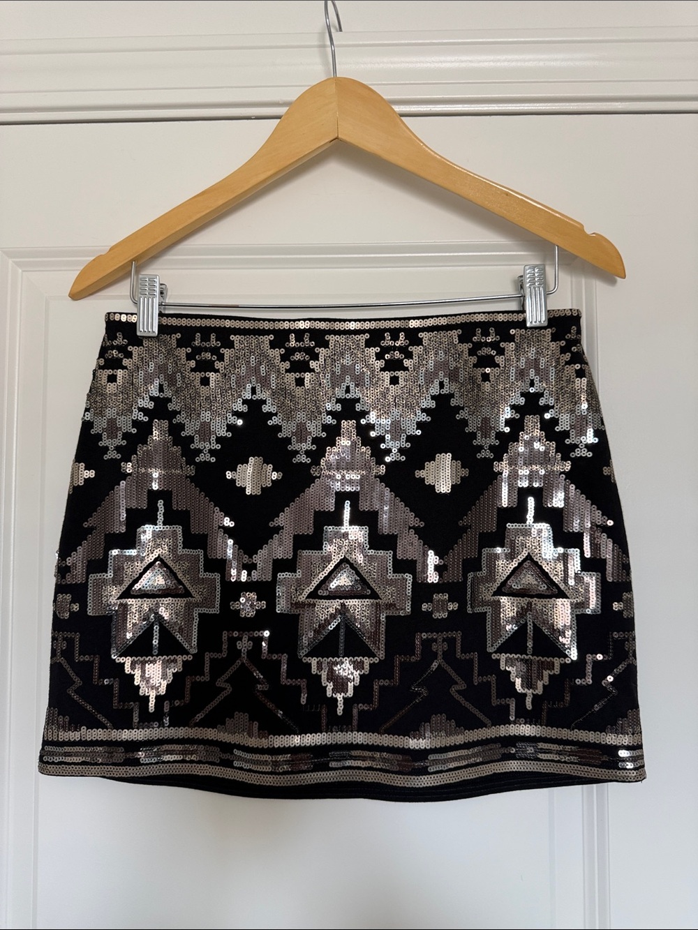 EXPRESS Black Sequin Geo Mini Skirt - Metallic Pattern